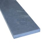 muurafdekker met drupgoot grijze hardsteen tuin muur dak rand