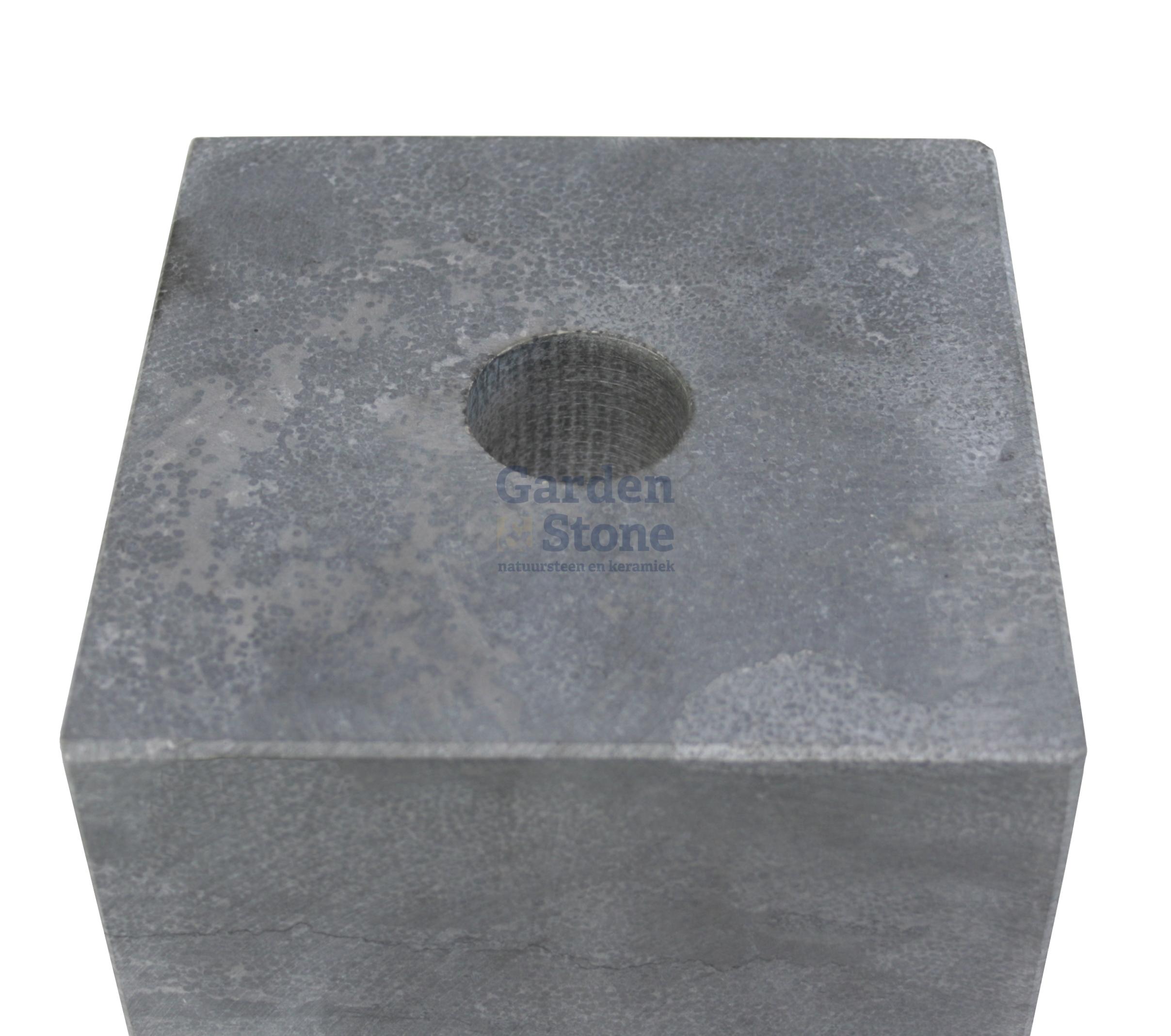 bovenzijde poer sokkel pilaar paal overkapping terras afdak met gat